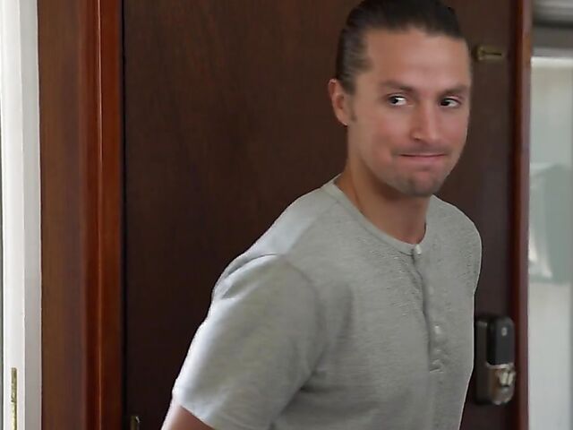 Young fitness babe Angel Gostosa is extremely seductive!