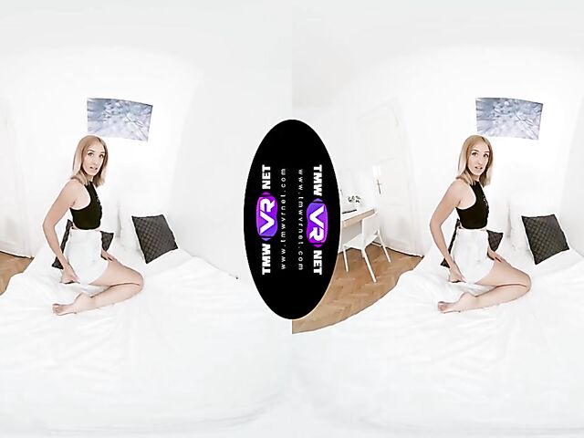 3D VR masturbation solo with Sofie Otis