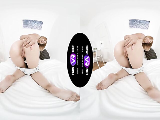 3D VR masturbation solo with Sofie Otis