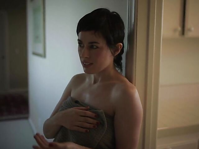 Short hair mom Olive Glass turns on her stepson