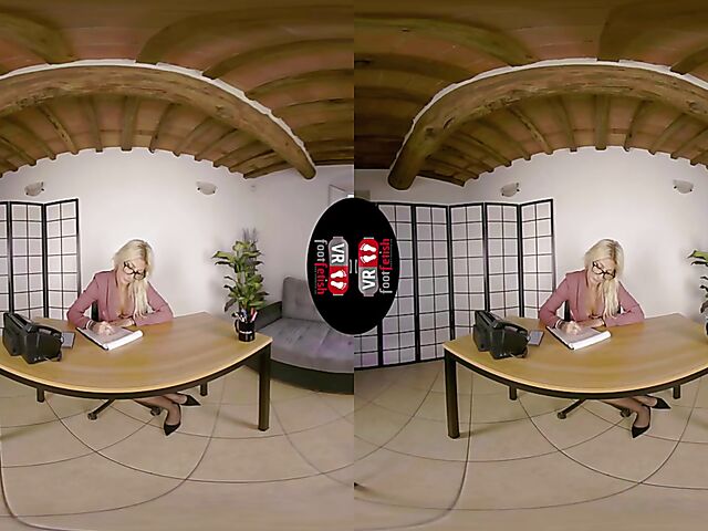 VR foot fetish with blonde-haired secretary Denise Spicy