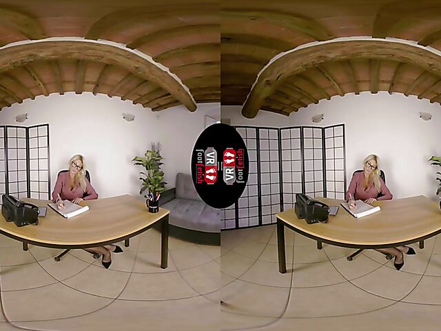 VR foot fetish with blonde-haired secretary Denise Spicy
