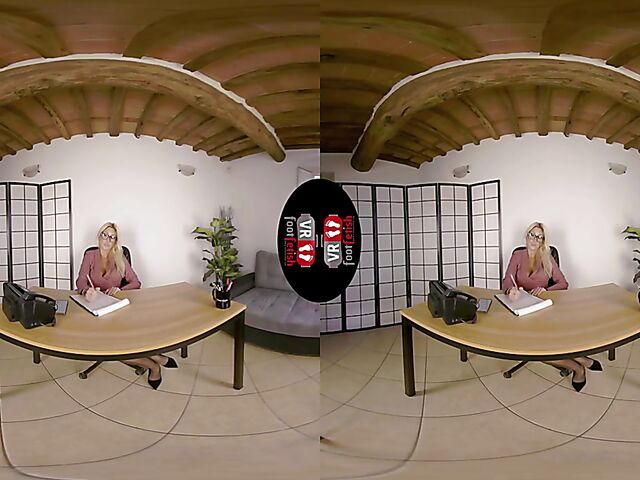 VR foot fetish with blonde-haired secretary Denise Spicy