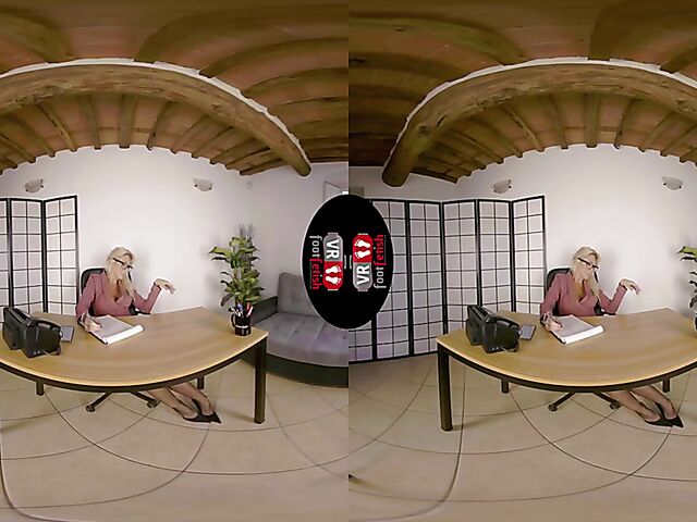 VR foot fetish with blonde-haired secretary Denise Spicy
