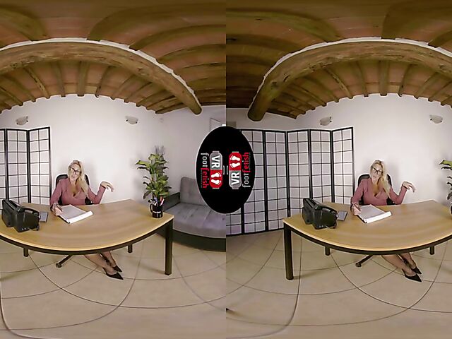VR foot fetish with blonde-haired secretary Denise Spicy