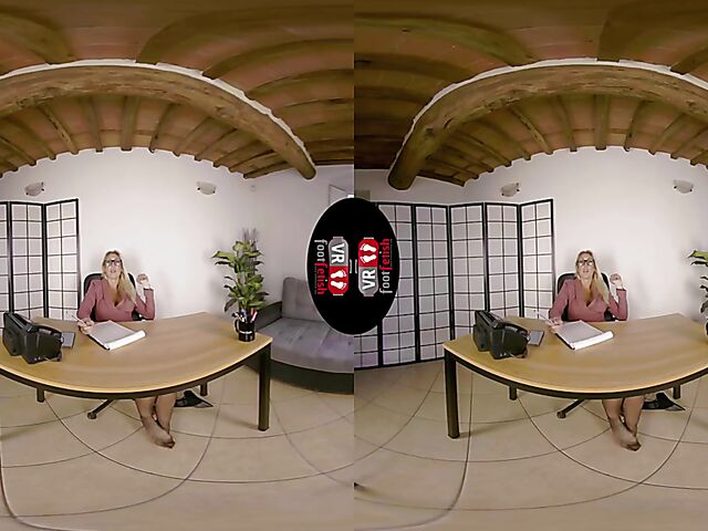 VR foot fetish with blonde-haired secretary Denise Spicy