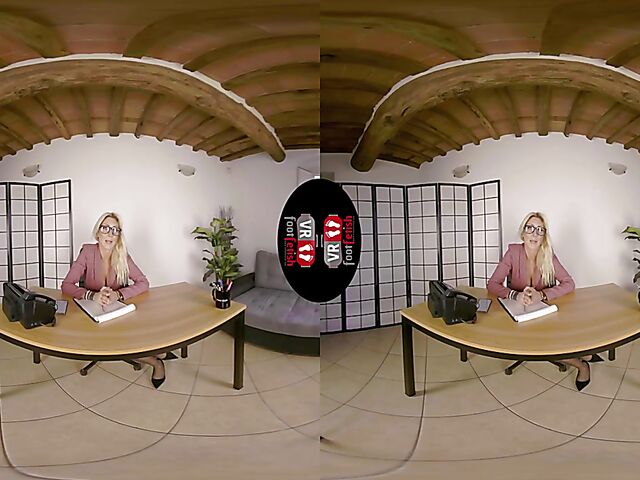 VR foot fetish with blonde-haired secretary Denise Spicy