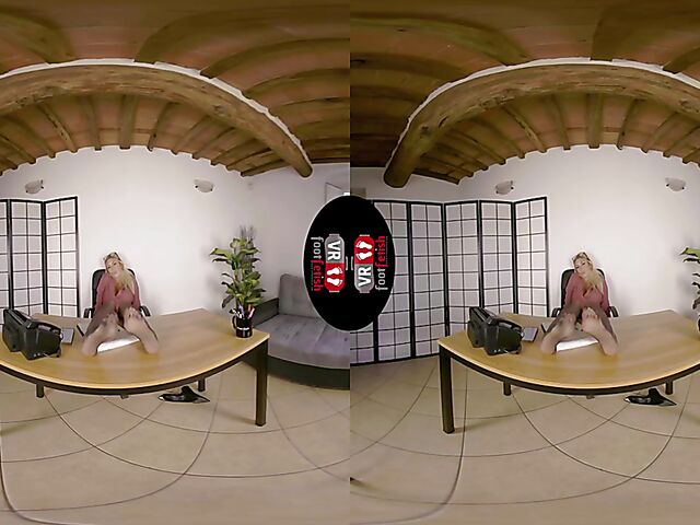 VR foot fetish with blonde-haired secretary Denise Spicy