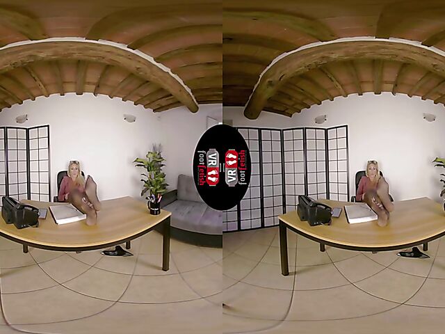 VR foot fetish with blonde-haired secretary Denise Spicy
