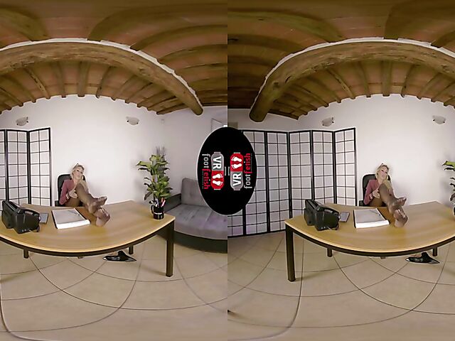 VR foot fetish with blonde-haired secretary Denise Spicy