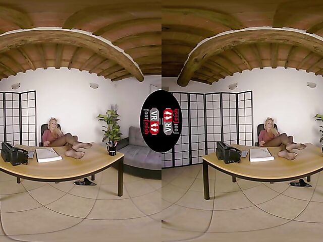 VR foot fetish with blonde-haired secretary Denise Spicy