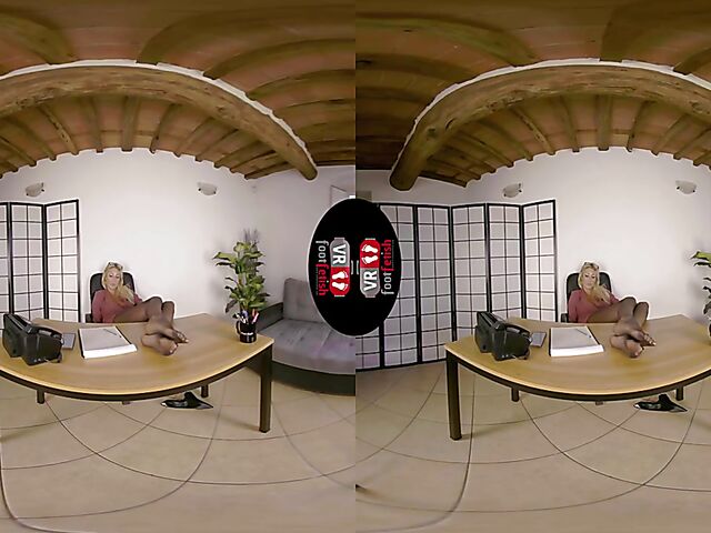 VR foot fetish with blonde-haired secretary Denise Spicy