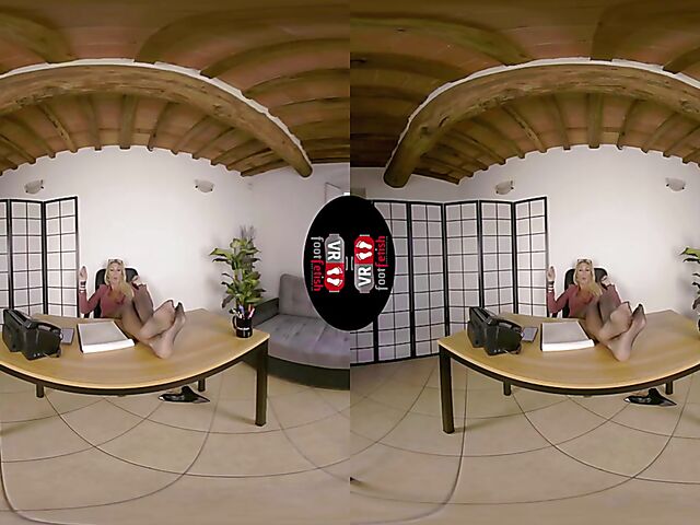 VR foot fetish with blonde-haired secretary Denise Spicy