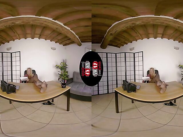 VR foot fetish with blonde-haired secretary Denise Spicy