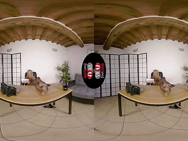 VR foot fetish with blonde-haired secretary Denise Spicy