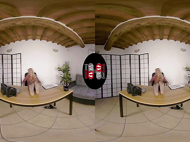 VR foot fetish with blonde-haired secretary Denise Spicy
