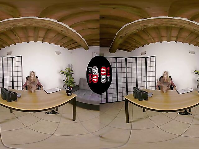 VR foot fetish with blonde-haired secretary Denise Spicy