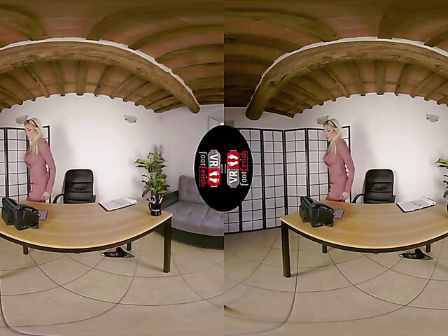 VR foot fetish with blonde-haired secretary Denise Spicy