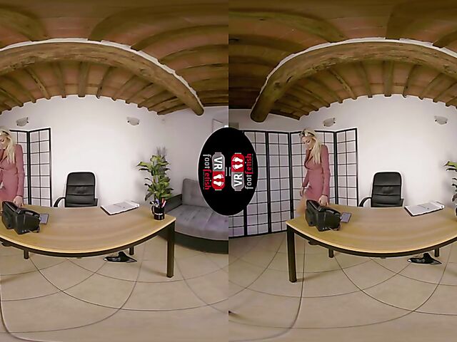 VR foot fetish with blonde-haired secretary Denise Spicy