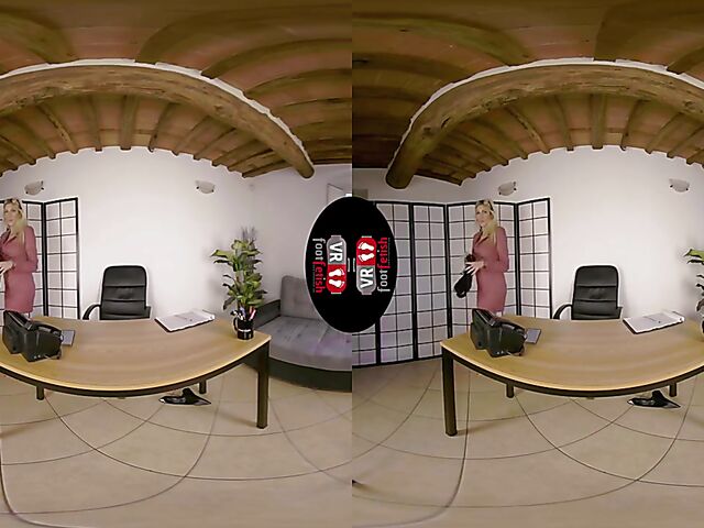 VR foot fetish with blonde-haired secretary Denise Spicy