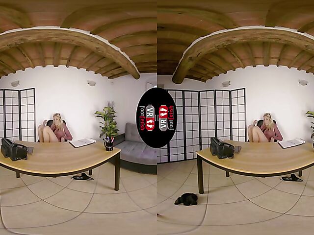 VR foot fetish with blonde-haired secretary Denise Spicy