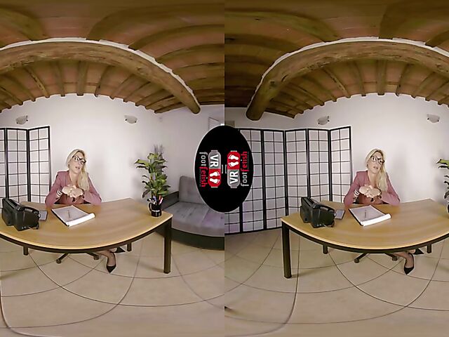 VR foot fetish with blonde-haired secretary Denise Spicy
