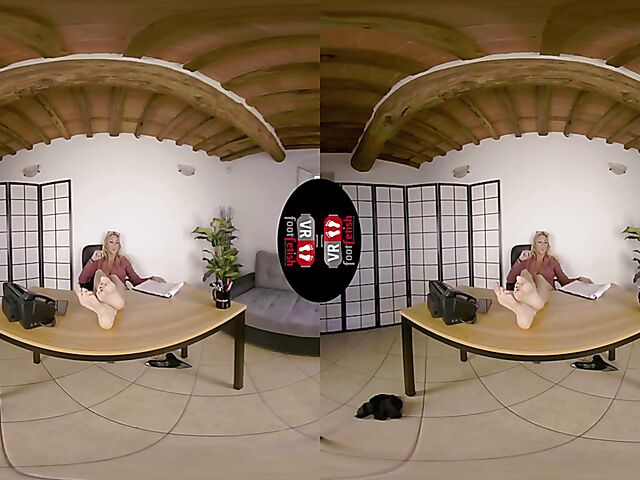 VR foot fetish with blonde-haired secretary Denise Spicy