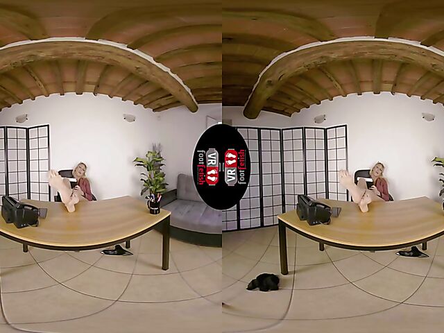 VR foot fetish with blonde-haired secretary Denise Spicy