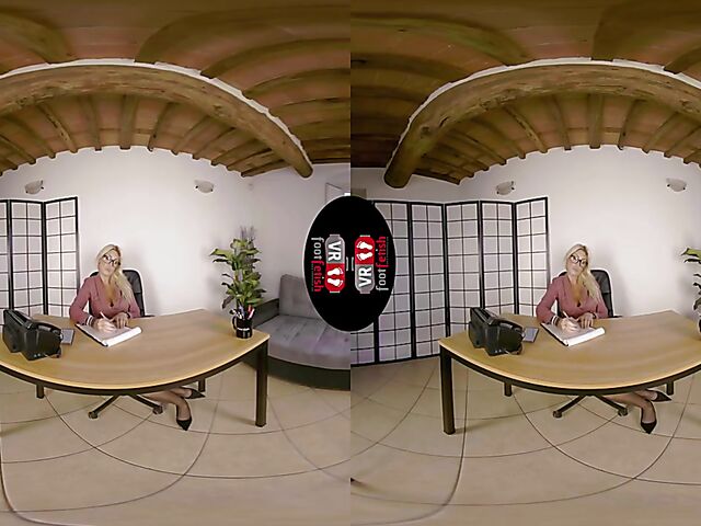 VR foot fetish with blonde-haired secretary Denise Spicy