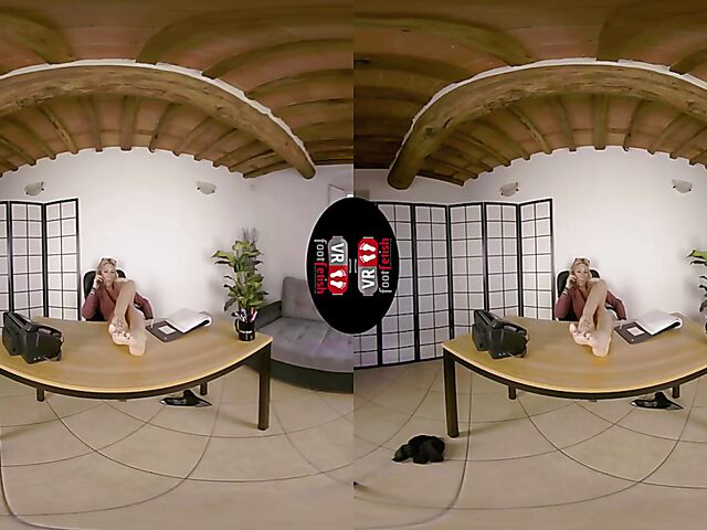 VR foot fetish with blonde-haired secretary Denise Spicy