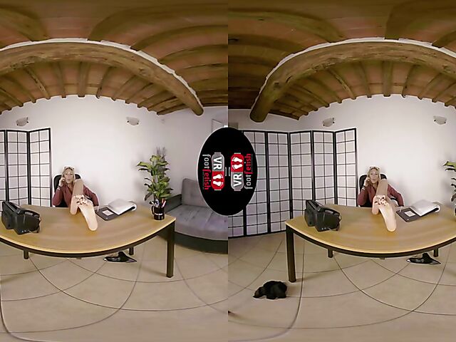 VR foot fetish with blonde-haired secretary Denise Spicy