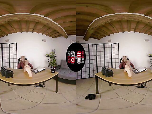 VR foot fetish with blonde-haired secretary Denise Spicy
