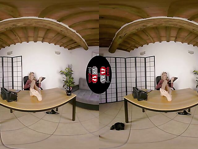 VR foot fetish with blonde-haired secretary Denise Spicy