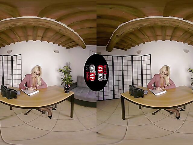 VR foot fetish with blonde-haired secretary Denise Spicy