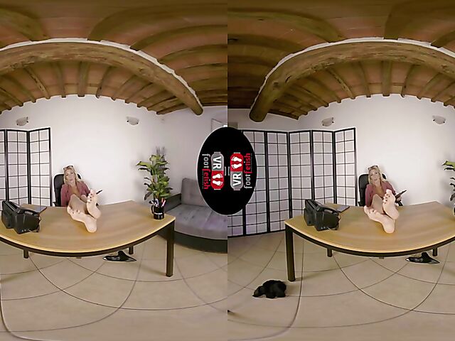 VR foot fetish with blonde-haired secretary Denise Spicy