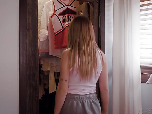 Lesbian cheerleader Jane Wilde and busty schoolgirl Gabbie Carter