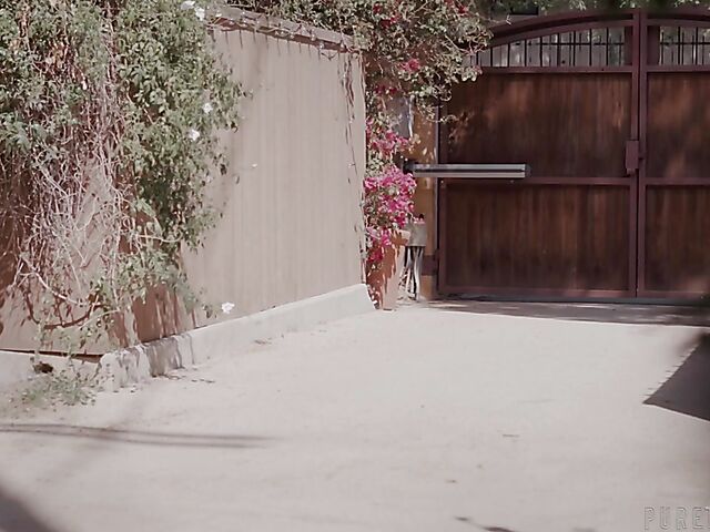 Lesbian cheerleader Jane Wilde and busty schoolgirl Gabbie Carter