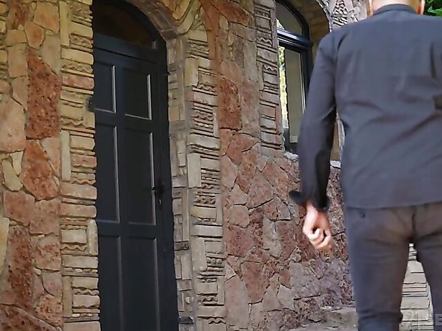 Clothed anal sex in black with elegant Francys Belle