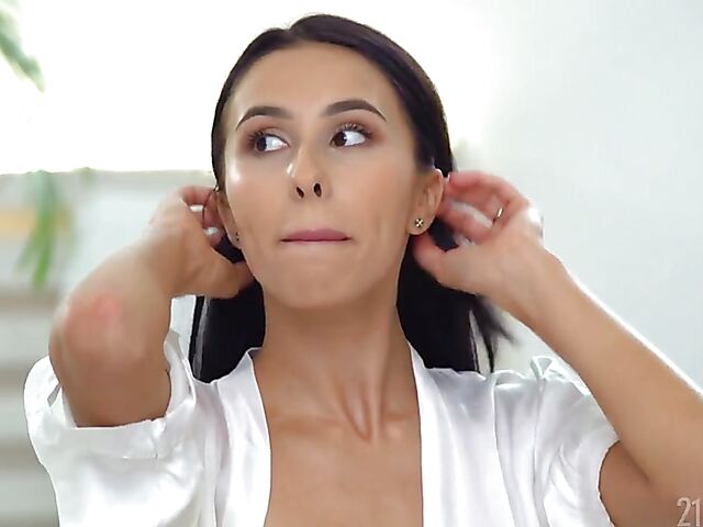 Shower with Alyssa Bounty and perfect anal afterward