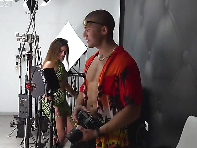 Photographer fucks gorgeous Bella Modele