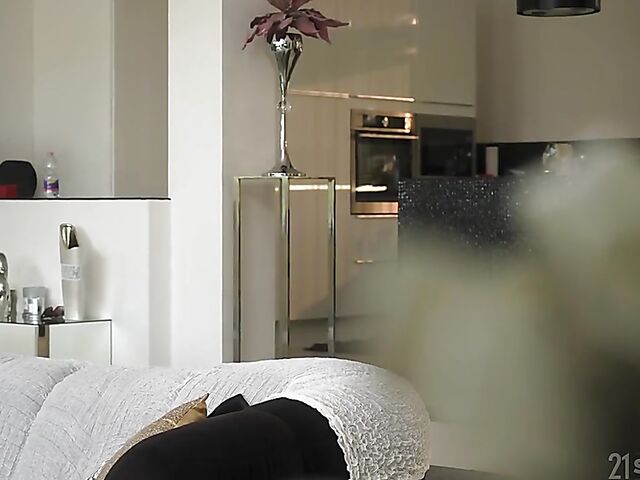 Sunny day ass fuck with perfect Shalina Devine