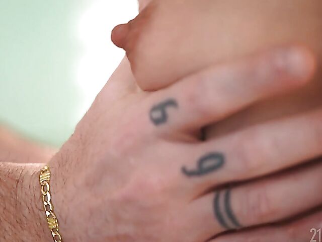 Blindfolded Sasha Rose anal pleasure with a lucky guy