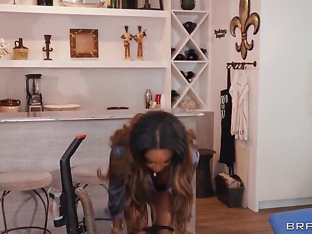 Brazzers black on black porn with ebony MILF Naomi Foxxx