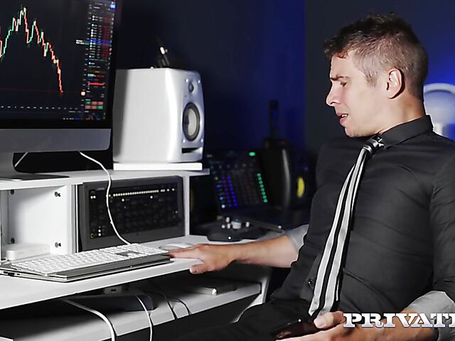 Pale anal lover Hazel Moore gets her ass drilled after pussy