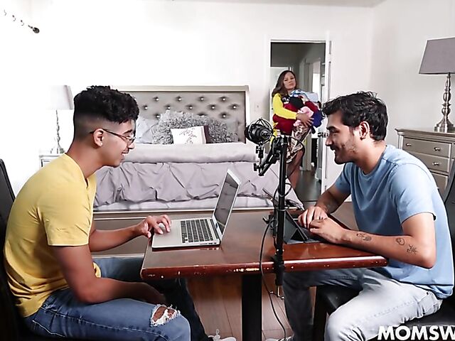 Mellanie Monroe and Ms Visual's foursome in Mom Swap