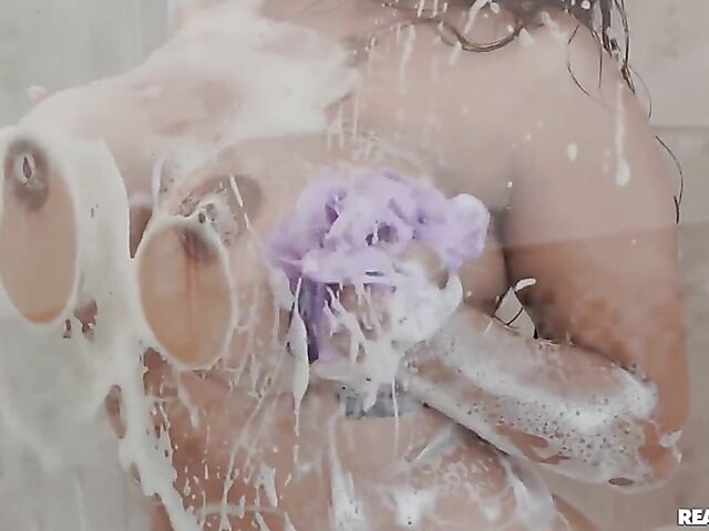 Shower sex with big tits latina Paris The Muse