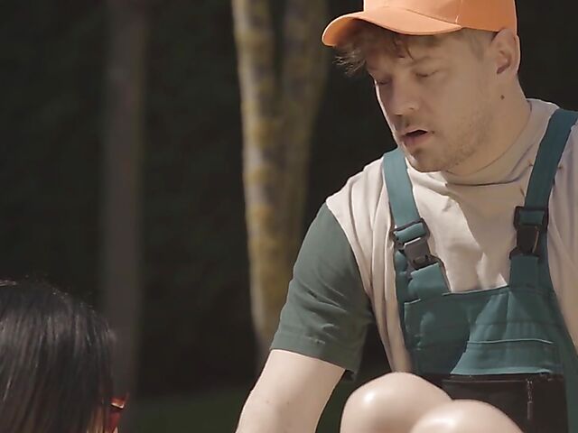 Simon Kitty - Bikini babe with nice natural tits