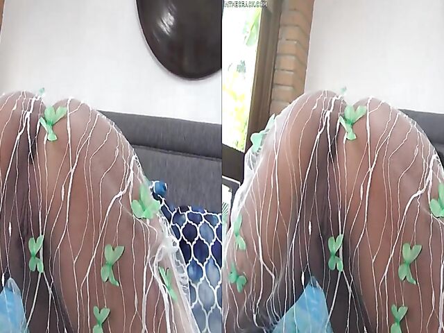 Binky Baez's latin shaved pussy from behind in VR 3D