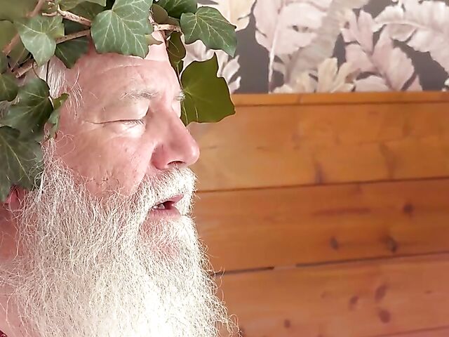 Old man and teen have fun in bed with cute Vina Spice