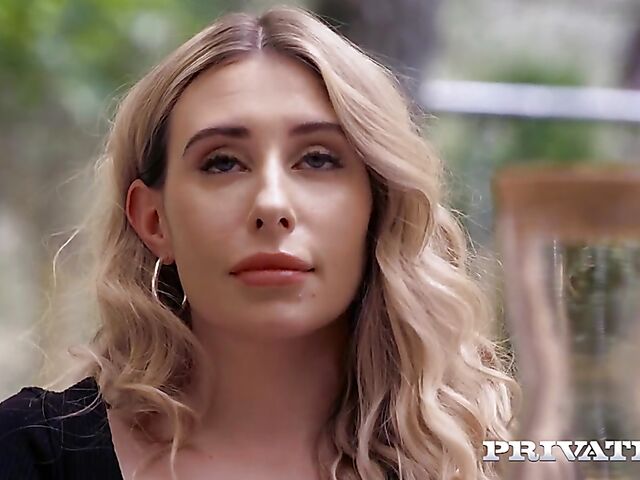 Beach fucking with slender bikini babe Mary Rock